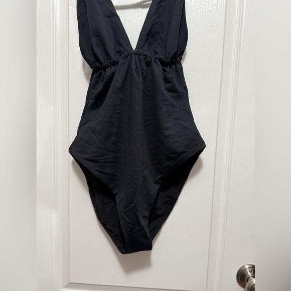 Andie x Demi Moore The Tropez one piece swim suit Black women’s size L beach NWT - Picture 8 of 16